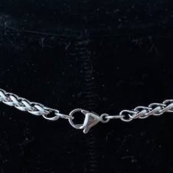 Wolf Head Pendant Necklace with Blue Gemstone – Silver Tone Chain - Picture 6 of 6